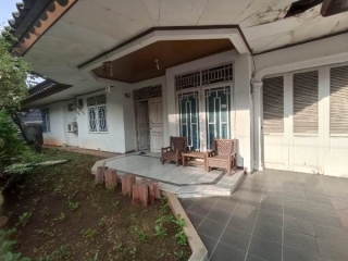 Rumah Lama Yang Luas Dan Strategis 